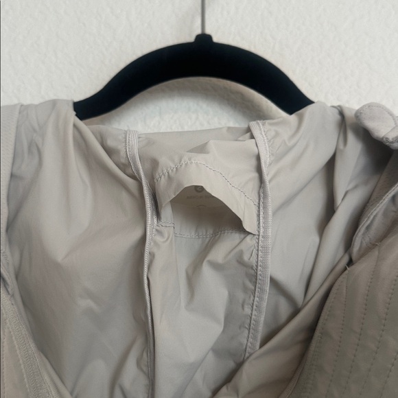 Beneunder cooling crop light gray windbreaker S Upf50 - Picture 10 of 10